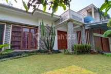 Rumah Tumbuh Struktur 2 Lantai dengan Halaman Luas Depan Green Area