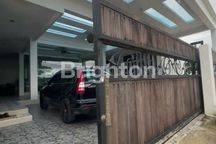 RUMAH MEGAH DAN ELEGAN