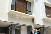 RUMAH 2 LANTAI PILIHAN YANG NYAMAN DAN ELEGAN