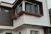 Rumah di  Dharmawangsa Nusa Dua 2 Lantai Baru SHM