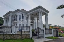 Rumah Megah Posisi Hook View Area Hijau Gunung Sentul City