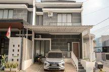 Rumah Idaman 2 Lt Carport Luas Hadap Selatan 5 Mnt ke Mall Paradise Walk Serpong J24144