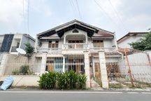 Rumah Strategis 2 Lt 15 Menit ke Gerbang Toll Cililitan Hadap Utara J-23118