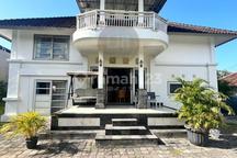 Maintained 2 Storey House at Kuta Area, Located In Tourist Area, It Has a Big Garden, Closse to Sunset Road, Seminyak and Kuta Beach
