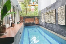 Hot Sale Rumah Bagus Posisi Hoek Ada Kolam Renang Pribadi di Bsd