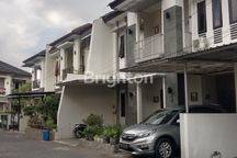 RUMAH 2LT FULLY FURNISHED DALAM CLUSTER LOKASI STRATEGIS DEKAT KANTOR BALAI KOTA YOGYAKARTA