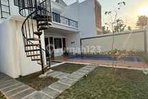 Hunian Mewah Sleman 2 Lantai Ada Kolam Pribadi Jl Wates Sleman