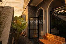 Dijual Rumah Estetik & Cafe Minimalis Modern di Burangrang