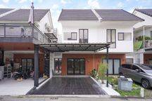 Rumah 2 Lt Hadap Selatan dekat Living World Grand Wisata Bekasi J9247