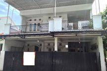 Rumah 2 Lt SHM Terawat 10 Menit ke Mall Pondok Gede Dibantu KPR J-29349