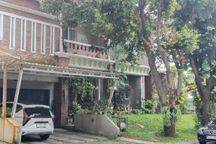 Rumah Dengan View Danau Di Kotabaru Parahyangan 