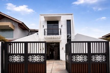 Rumah Klasik Eropa Rasa Istana di Cinere! Mungil, Mewah, dan Megah