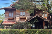 Rumah Cantik Nuansa Kayu Ala Villa Mega Cinere Nego Sampai Deal
