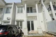  "Rumah Termurah di Komplek Elit Sawangan! Dekat Mall The Parc, One Gate System, Harga Gak sampai 900 Jutaan!"