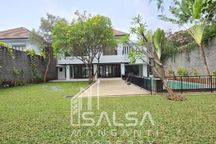 For Rent Disewakan Rumah Kemang, Tropical Modern House Bisa Silent Office Atau Tempat Tinggal Parkir 10 Mobil Dekat Sekolah Internasional Dan Cafe Dan Resto Harga Rp.1,5 M Area Kemang Jakarta Selatan