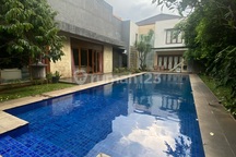 Dijual Cepat ! Rumah Luas & Asri Di Tanjung Barat Indah 