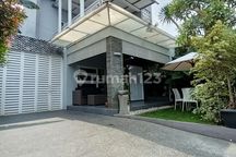 Rumah 2 Lantai Unik Asri Taman Luas Di Bantul Yogyakarta 