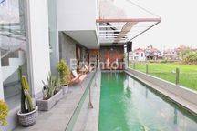 Villa Modern View Sawah Lokasi Strategis Di Seminyak