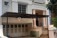 Kenari Golf Raya Rumah 2,5 Lantai 8X18 Furnisned Siap Disewakan
