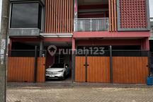 Dijual Cepat Rumah 3Lt ******** Rapih Desain Interior Ok. di Griya Bukit Jaya Ginung Putri Bogor
