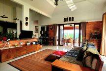 Rumah Design Villa Tropis Dengan View Alam Di Serpong