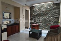 Rumah 2 Lantai 7 Kamar Tidur Cocok untuk Rumah Kost Dekat Universitas Yarsi dan Universitas Muhamadyah di Cempaka Putih Jakarta Pusat