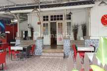 Rumah dengan Halaman Luas Dekat Tugu Malioboro Hotel Tentrem Lokasi Tegalrejo Yogyakarta