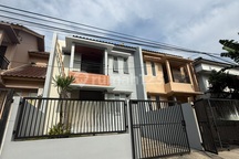 Komplek Elit Bukit Cinere Indah Siap Huni Taman Besar