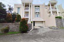 Rumah Classic Modern 3 Lantai Villa Esperanza Ngaliyan Semarang