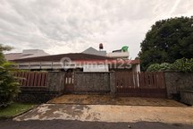 Rumah Asri 300M² di Jantung Cinere - Harga di Bawah Pasar