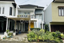 Hanya 1 Menit Pintu Tol Krukut, Rumah Luas 2 Lantai di Cinere, Depok