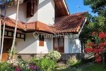 Hunian Megah 880 m² di Jantung Renon - Peluang (Almost) Langka