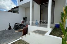 Hunian Dua Lantai Nyaman Di Kawasan Benoa