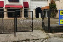 Ruang Usaha Mainroad Riau Bandung