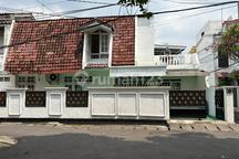 Rumah Siap Huni bisa Utk Rumah Kos. Dpn Taman Akses 2 Mobil