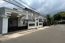 Rumah di Tebet Timur, Akses Jalan 3 Mobil Lebar