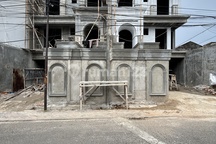 Rumah di Tebet Timur Akses Lebar Jalan 3 Mobil,3 Lantai Ada Lift dan Swimming Pool Kolam Renang