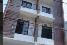 Rumah baru taman ratu  3 lantai
