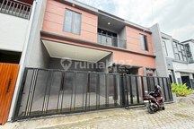 Rumah Cluster Cantik 2Lt di Colomadu Dekat Solo