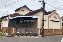 Rumah Hook Strategis Deket Ke Mall Solo Square