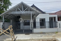 Rumah 1 Lantai Minimalis Cocok untuk Kantor dan Hunian