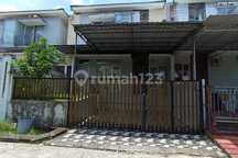 Rumah Cantik Minimalis 2 Lantai di Regency