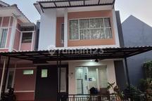 Rumah Hook Rapi Siap Huni Semi Furnished di Lengkapi Taman di Gading Serpong