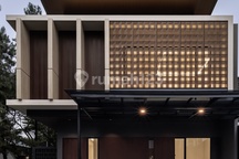 Rumah Bangunan Mandiri Brand New Bergaya Tropical Mewah Dekat Jakarta Nanyang Schoo Ipeka dan Acs