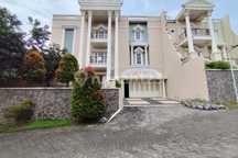 Dijual / Disewakan Rumah Mewah 3 Lantai di New Villa Esperanza Ngaliyan, Semarang