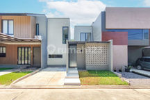 Rumah 9 Menit ke Gerbang Tol BSD Barat 1 Dibantu KPR J-36399