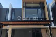 DISEWAKAN Rumah BARU GRESS AMEGA WESTPARC Menganti Barat Surabaya