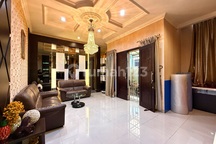 Tinggal Bawa Koper! Rumah Mewah Furnish Komplek Strategis Tomang Jakarta Barat