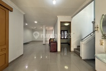 Rumah 2lt Bebas Banjir Strategis Permata Buana Jakarta Barat