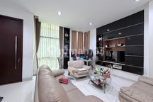 Rumah Cluster Rasa Villa Tomang Jakarta Barat